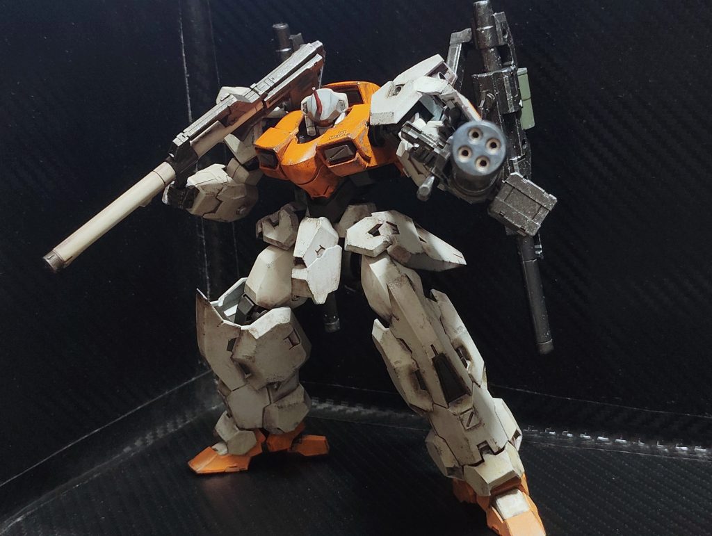 手持ちの武装はルブリスウルのガトリングガンとシールド、ジャンクの中にあったRG ガンダムMk-Ⅱのバズーカ。BPにはコトブキヤの「バイナリーハウル」を取り付けています。