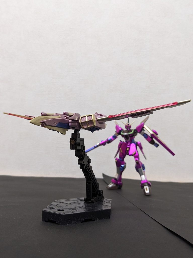 スパロボでも何気に活躍✊‼️ファトゥム-01‼️スパロボで、「HPいくつ以下で撤退」って敵を落とす際、ギリギリのダメージ与えるのに、この武器が「弱過ぎず、強過ぎず」で、ホント使い勝手良いんですよね〜‼️(ま〜たそんな時に限って、アスラン良い位置にいるのよ〜👏‼️)。スパロボにおいて、ボスにトドメ差したり、単独で敵中に突っ込ませられるような「エース」ではないものの、好アシスト連発の、なかなかニクいヤツなんです‼️