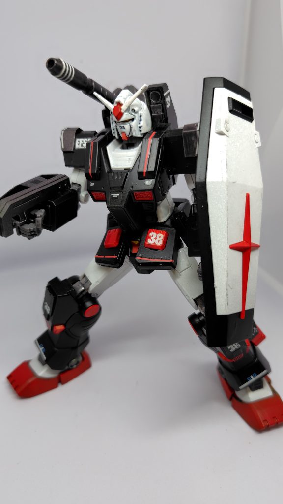 サンダーボルト版とかみてるとやっぱり盾ありがいいなと思いつけました！パーツも余ってるし！