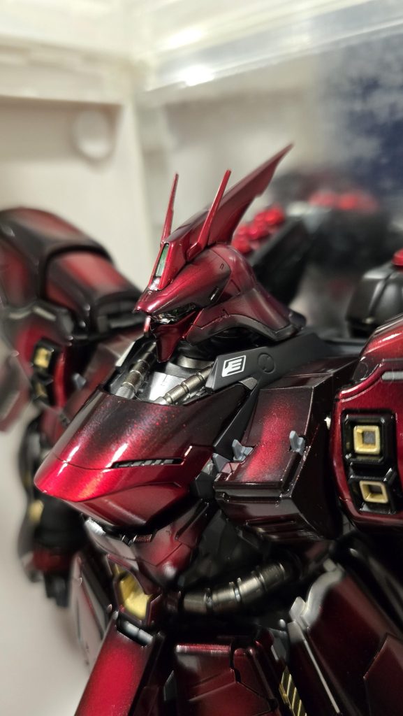 頭、胸中心部、肩等の明るい赤はガイアのクリアーレッド