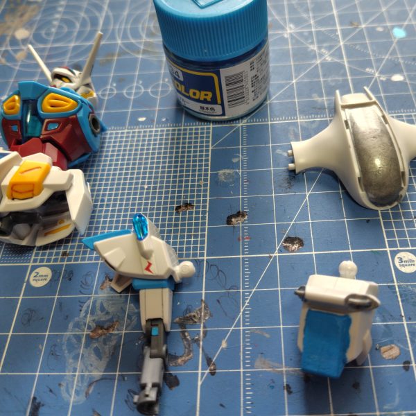 結局、今日は手以外の両腕作ったのみです😅肩のブルーもシールのつもりが、うまく貼れなくて、筆塗りの塗料のスカイブルーあったのを思い出し、瓶に筆入れて原液のまま塗りました。もーちょい下半身もと思いますが、最近は喉も鼻水も調子悪いし、ここまでかな😣まだまだ寒いので、皆さんも体調お気をつけてぼちぼちです。&nbsp;（2枚目）