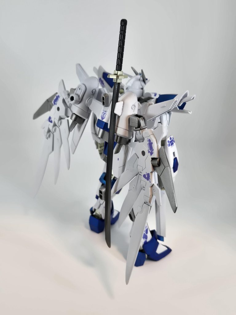 バックパックはブラックナイトのものに30MMのウイングを取り付けてます。ウイングは各部のエッジを尖らせました。