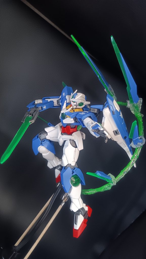 固定方法が思いつかず、塗装棒？で保持してます