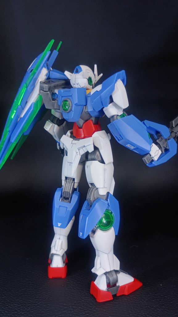 バックショット背部のＧＮドライブにはレジンを各所クリアパーツの内部には別売りのデカールを貼付