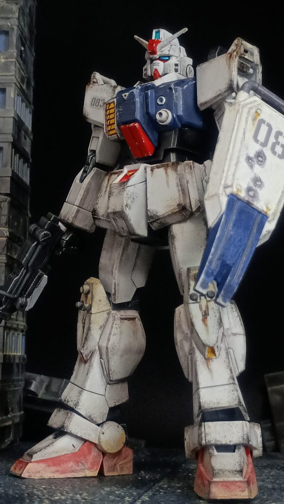 最後に、隊長からシールドを拝借して。後期仕様はシールドも改良されてます。グレーのアンテナと改良シールドのこの姿が制式仕様となります。最後までご覧いただきありがとうございます(gundam-kao6)