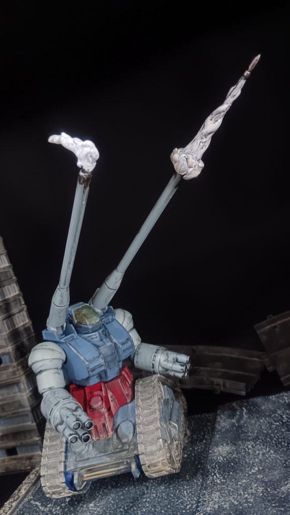 前作、陸ガンくんのエフェクトを流用しております。機体がドッシリしてる分こちらの方がしっくりきますね(gundam-kao6)もう片方の砲塔には射撃後の煙の流れる様子を再現しました。