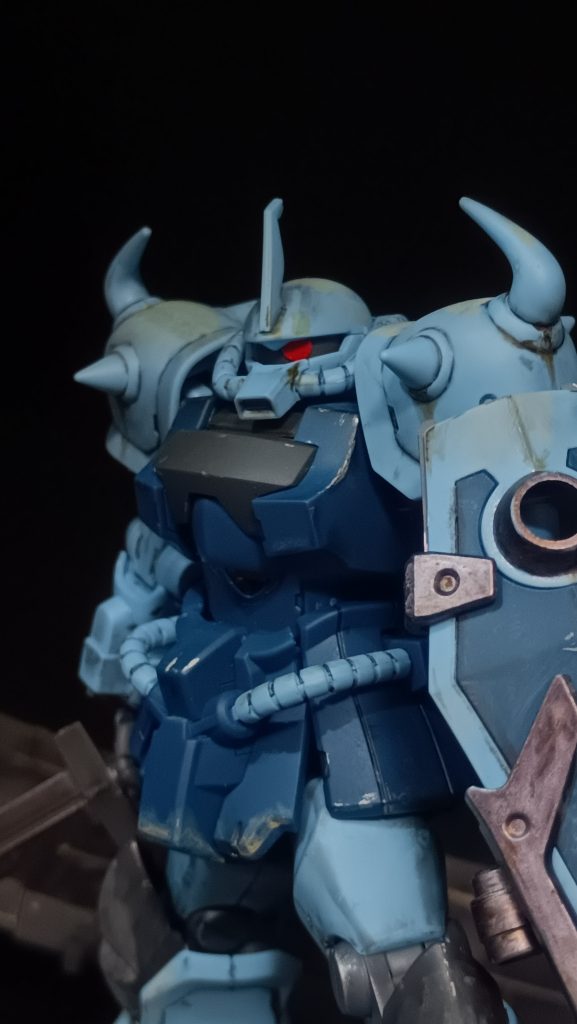 足まわりの他、頭と肩にもうっすら砂埃が乗っている感じにしてみました。登場シーン自体は少ないため、サビ表現は控えめに。一方で大立ち回りをするので、砂埃の表現を強めにしてみました。