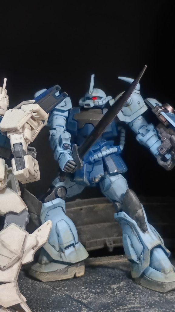 ＥＺ8との一騎打ちシールドの砂埃にムラがありますが、ガトリングのパージ跡として残しました『そろそろ仕掛けさせてもらう！』