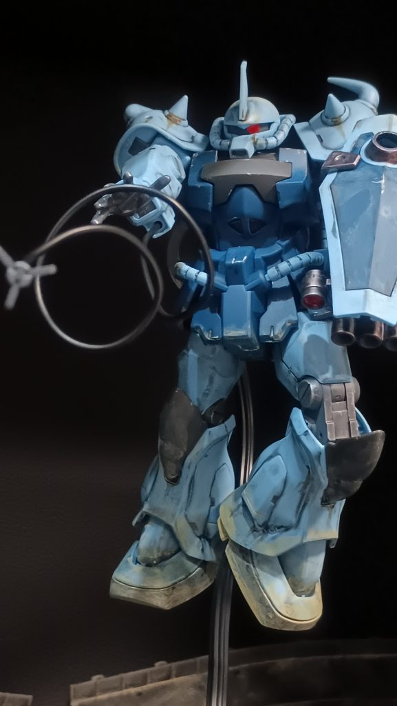 サーベルを放り投げ視線誘導、跳躍からの奇襲『目の良さが命とりだ！』