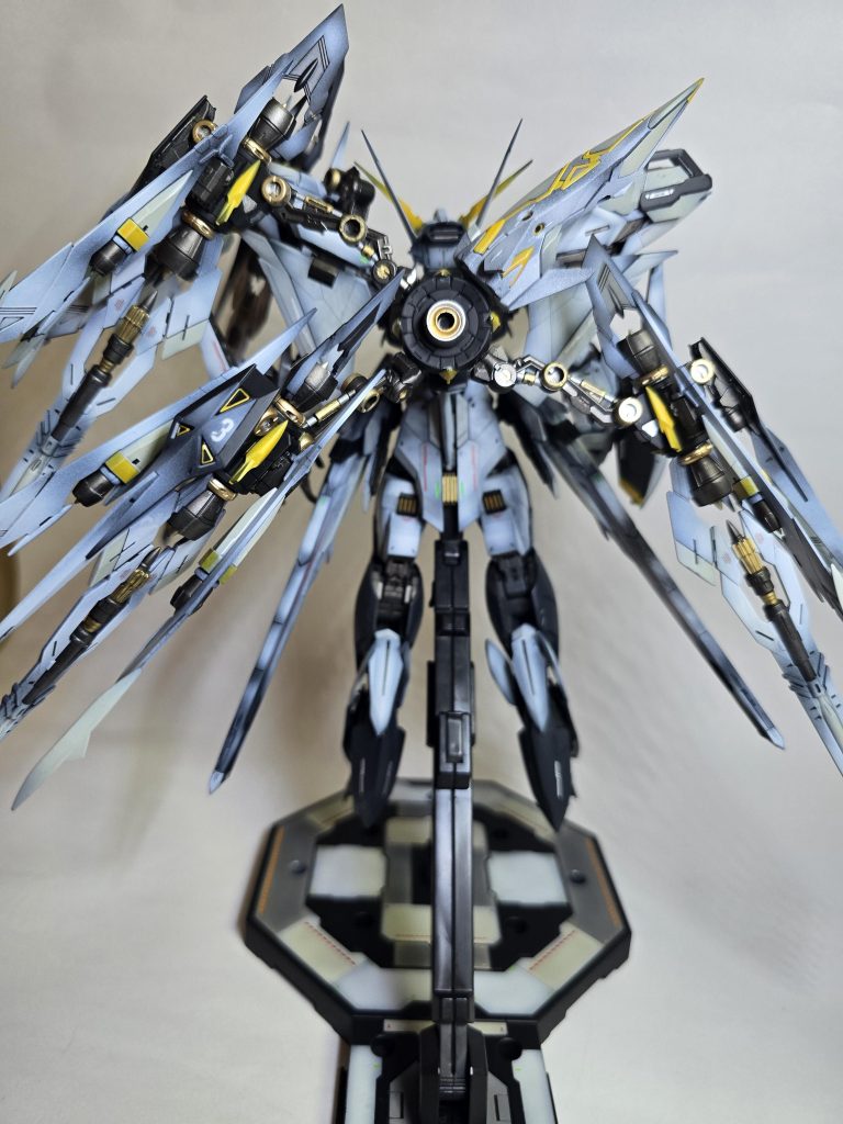 背面マニューバストライカー自体は、左右非対称にするため加工してます。同系色使いまくって、メリハリなくなってらぁ💦