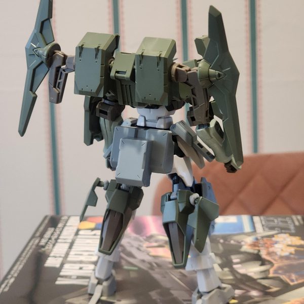 初めてのミキシングなので、両方のキットをまず完全に組み立ててからパーツをいじるのが一番だと思っています。固まらないパテ(こちらではブルータックという名前です)で接着しています。
今のところ、かなりかっこよく仕上がっていて、イメージにかなり近いと思います。皆さんはどう思いますか?
今後目指す変更点:
GN-Xの丸い腕を、四角いケルディムの腕に交換する。
足のサイズを大きくする。
頭部の触角を変えるかも。
四角いプレートを胸部に貼り付けました。腰部との連続性が生まれて嬉しいです。うまくいきました!
これがどれほど大変な作業になるかはすぐに分かりましたが、ワクワクしていて、狂ったようにハッキングを始めるのが待ちきれません。
新しい道具はいつ配達員が届けてくれるのでしょうか?もうすぐですね。As this is my first time mixing, I feel like the best direction is to build both kits fully and then play around with parts. I stick them together with a putty that doesn't set. (It's called Blu-Tak here.)I think it looks pretty cool so far and quite close to what I imagined. What do you guys think?Some more changes to aim for:Replace the rounded GN-X arms for the square Cherudim arms.Increase the size of the feet.Maybe alter the antennae on the head.I stuck the square plates to the chest. I'm very happy that they provide continuity with the waist. It works! I've quickly come to realise how much effort this is going to be but I'm very excited and can't wait to start hacking away like a mad man.When will the courier bring my new tools? Not soon enough. (2枚目)