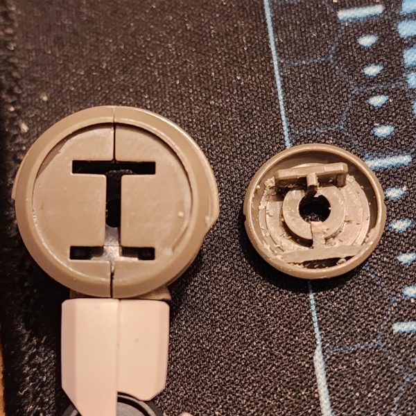 腕と肩を混ぜたいのですが、どちらもオスコネクタです。肩をくり抜いて、手足のポリキャップを差し込めるようにしました。少し緩いですが、うまくいきます。 肩と胴体も同様の問題で、どちらもメスコネクタです。ランナーの端が肩にぴったり収まりました。ケルディムの肩パーツを壊したくなかったので、ジャンクからボールジョイントを拾ってきて、ランナーの端に貼り付けました。YouTubeで、関節にワイヤーを入れて補強している人たちを見ました。いつか私もその技術を応用してみようと思います。 この日記は少しやり過ぎかもしれませんが、このプロセスを楽しんでいます。集中力が湧いてきたようです。 もしやり過ぎだと思うなら、教えてください。抑制します。I want to mix the arms and shoulders but both have male connections. I manage to hollow out the shoulders, then the limb poly cap can slot inside. It's a little loose but it works.Again, a similar issue with the shoulder and torso, both connections are female. I found that the edge of the runners fit nicely into the shoulder. I didn't want to destroy the Cherudims shoulder parts so I grab ball joints from the junk. I've stuck it onto the end of the runner edge. I've seen people on YouTube insert wire into joints to strengthen them. I may have to apply that skill one day.I know I'm probably going a little overboard on this journal but I'm enjoying the process. It seems to be giving me focus.&nbsp;If it is too much, let me know and I'll reign it in.（6枚目）