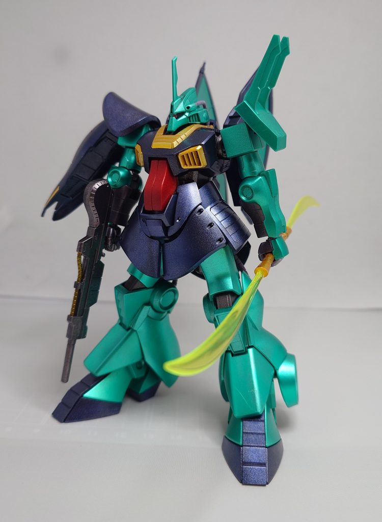 塗装はガンダムマーカーエアブラシにてメタグリーンロイヤルメタレッドガンメタリックダークメタリックブルーイエローゴールドで塗装しました！