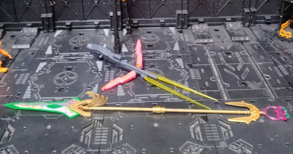 武器です✨ボーガン型のライフル金色の矛