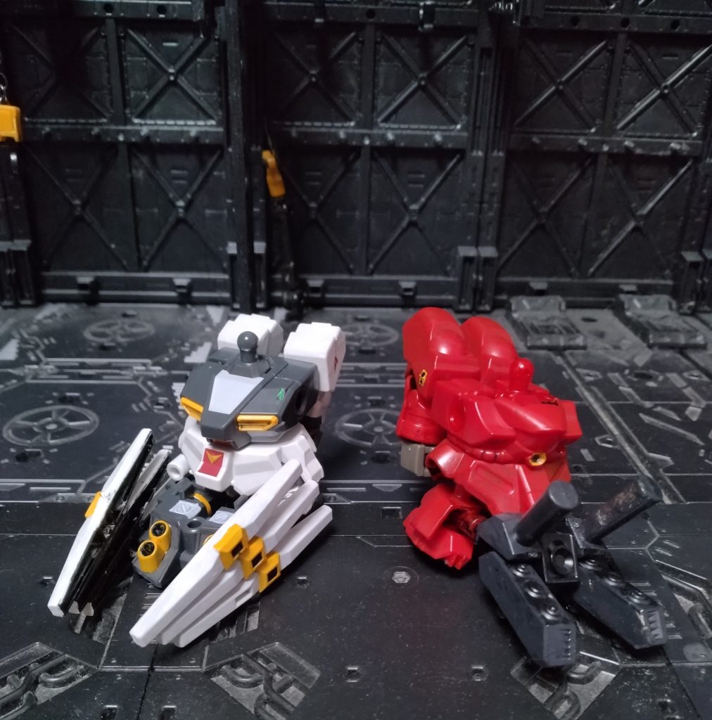 食玩ミニプラサザビー完成–2枚目/制作者：サト(悟)