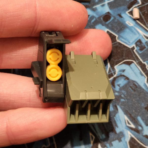 簡単にバランスをチェックして、いくつか変更することにしました。脚部については当初考えていたアイデアは却下になりました。作る手段がないからです。脚部に穴を開けて装甲を差し込むという簡単な方法を選びました。これで満足しています。GN-Xについて少し調べた後、翼だと思っていたものが実はデフレクターシールドだと気づきました。デフレクターシールドは廃棄し、バックパックを少し厚くすることにしました。デフレクターシールドを接続する唯一のパーツはとても小さいので、穴がかなり深いので中のパーツが失われるのではないかと心配でした。これが起こらないように、端にランナーエッジを貼りました。最後に、腕と肩に問題がありました。ポリキャップが肩の中で動き回っていました。これを解決するために、バリアとして機能するプレートを内側に貼り付けました。全て組み立てた後、とてもスタイリッシュに見えると思います。次は塗装の準備としてプライマーを塗ります。I conducted a quick balance check an decided to change a couple of things. The original idea I had for the legs went out the window, I just dont have the means to create that. I opted for an easier method of drilling a hole into the leg and pluggin the armour in. Im happy with that. After reading a little about the GN-X I realise what I thought were wings are actually deflector shields. I chose to scrap them and bulk up the back pack some more. The only part I have to connect them is so small I was worried of losing the piece inside the holes as they are quite deep. I stuck some runner edge onto the ends to stop this from happening. Finally, I was having issues with the arms and shoulders. The poly cap kept moving around inside the shoulder. I remedied this by applying some plate inside to act as a barrier. After putting it all together I think it is looking stylish as hell. Now it's time to apply a primer ready for painting. (7枚目)