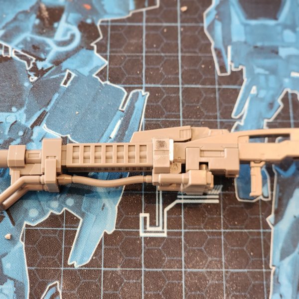 プライミングとベースレイヤーの段階ですが、複雑な気持ちです。進捗状況を投稿にまとめようと思いました。まず、カラーモックアップを作成しました。古い写真をPS4で編集しただけです。今回は青にしてみましたが、皆さんの配色はどう思いますか？もっと暗く仕上がると思います。次に、プライミングとベースコートを塗りました。ここが少し迷っているところです。色々な要素が絡み合っています。Gustavキットの塗装工程をほぼ踏襲していますが、プライマーをCitadelからArmy Painterに、塗料のブランドをTTCombatからVallejoに変更し、スポンジも新しくしました。これらの変更によって仕上がりが変わってしまい、Gustavほどうまく仕上がらないのではないかと心配しています。Gustavは初めて本当に満足のいくカスタムペイントだったので、その雰囲気をCherudimでも引き継ぎたいと思っていました。次のレイヤーでもっと良い仕上がりになっているといいのですが。 &nbsp;今回も、このビルドのためにユニークなベースを作りたかったんです。今回はケルディムを飛行させるポージングができるようにしたかったんです。ランナーエッジとカップヌードルの蓋を使ってアクションベースを作りました。どうやって覆うかはまだ決めていません。チャリティショップで古いおもちゃを見つけて、それを切り刻んでデブリとして再利用できるか試してみようかなと思っています。最後に、GN-Xの武器を改造しました。すごくかっこいいんですが、とにかく大きい。切り刻んでパーツを繋ぎ合わせました。あと、GN-Xのショルダーキャノンを銃底に取り付けて、隙間を埋めました。今の複雑な気持ちは、今の期待値の高さから来ているのでしょうか。気楽な気持ちに戻らなきゃ。I'm at the priming and base layer stage but I'm having mixed feelings. I just wanted to get those feelings down into a progress post.Firstly, I have done a colour mock-up. I just used my old photos and edited them in PS. Going for blue this time, what do you all think of the colour scheme? I think it will turn out much darker.Next, I primed and added a base coat. This is where I'm conflicted. There's a lot at play here. I'm pretty much keeping my process from the Gustav kit. However, I've changed the primer from Citadel to Army Painter, the paint brand from TTCombat to Vallejo and a new sponge. It's all adding up to a different finish and I'm worried it might not work out as well as the Gustav. The Gustav was the first custom paint job that I was truly happy with and wanted to keep that vibe going with the Cherudim.I'm hoping that the next layer looks better.&nbsp;Again, I wanted to create a unique base for this build. This time I want to have the opportunity to pose the Cherudim in flight. I've used runner edge with a cup noodles lid to create an action base. I'm undecided on how to cover it. I might try and see if I can find some old toys in a charity shop to chop up as debris.Finally, I modified the weapon from the GN-X. It's really cool but soooo big. I chopped it down and connected the parts. I also added the shoulder cannon from the GN-X to the bottom of the gun to fill in an awkward gap.I wonder if my mixed feelings come from a level of expectation I have now. Got to get back to being carefree.&nbsp;（7枚目）