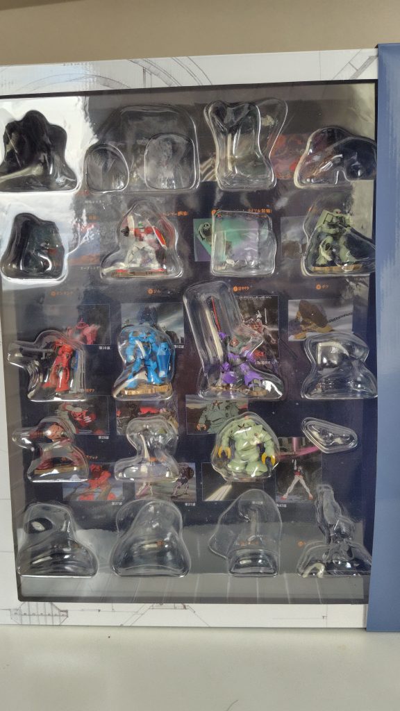 中身はこんな感じでチョコサプを嵌めて飾れる仕様個人的にけっこう気に入ってます♪はよ全部塗らなくてわ