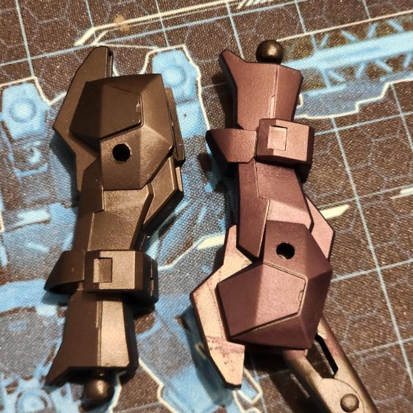 プライミングとベースレイヤーの段階ですが、複雑な気持ちです。進捗状況を投稿にまとめようと思いました。まず、カラーモックアップを作成しました。古い写真をPS4で編集しただけです。今回は青にしてみましたが、皆さんの配色はどう思いますか？もっと暗く仕上がると思います。次に、プライミングとベースコートを塗りました。ここが少し迷っているところです。色々な要素が絡み合っています。Gustavキットの塗装工程をほぼ踏襲していますが、プライマーをCitadelからArmy Painterに、塗料のブランドをTTCombatからVallejoに変更し、スポンジも新しくしました。これらの変更によって仕上がりが変わってしまい、Gustavほどうまく仕上がらないのではないかと心配しています。Gustavは初めて本当に満足のいくカスタムペイントだったので、その雰囲気をCherudimでも引き継ぎたいと思っていました。次のレイヤーでもっと良い仕上がりになっているといいのですが。 &nbsp;今回も、このビルドのためにユニークなベースを作りたかったんです。今回はケルディムを飛行させるポージングができるようにしたかったんです。ランナーエッジとカップヌードルの蓋を使ってアクションベースを作りました。どうやって覆うかはまだ決めていません。チャリティショップで古いおもちゃを見つけて、それを切り刻んでデブリとして再利用できるか試してみようかなと思っています。最後に、GN-Xの武器を改造しました。すごくかっこいいんですが、とにかく大きい。切り刻んでパーツを繋ぎ合わせました。あと、GN-Xのショルダーキャノンを銃底に取り付けて、隙間を埋めました。今の複雑な気持ちは、今の期待値の高さから来ているのでしょうか。気楽な気持ちに戻らなきゃ。I'm at the priming and base layer stage but I'm having mixed feelings. I just wanted to get those feelings down into a progress post.Firstly, I have done a colour mock-up. I just used my old photos and edited them in PS. Going for blue this time, what do you all think of the colour scheme? I think it will turn out much darker.Next, I primed and added a base coat. This is where I'm conflicted. There's a lot at play here. I'm pretty much keeping my process from the Gustav kit. However, I've changed the primer from Citadel to Army Painter, the paint brand from TTCombat to Vallejo and a new sponge. It's all adding up to a different finish and I'm worried it might not work out as well as the Gustav. The Gustav was the first custom paint job that I was truly happy with and wanted to keep that vibe going with the Cherudim.I'm hoping that the next layer looks better.&nbsp;Again, I wanted to create a unique base for this build. This time I want to have the opportunity to pose the Cherudim in flight. I've used runner edge with a cup noodles lid to create an action base. I'm undecided on how to cover it. I might try and see if I can find some old toys in a charity shop to chop up as debris.Finally, I modified the weapon from the GN-X. It's really cool but soooo big. I chopped it down and connected the parts. I also added the shoulder cannon from the GN-X to the bottom of the gun to fill in an awkward gap.I wonder if my mixed feelings come from a level of expectation I have now. Got to get back to being carefree.&nbsp;（4枚目）