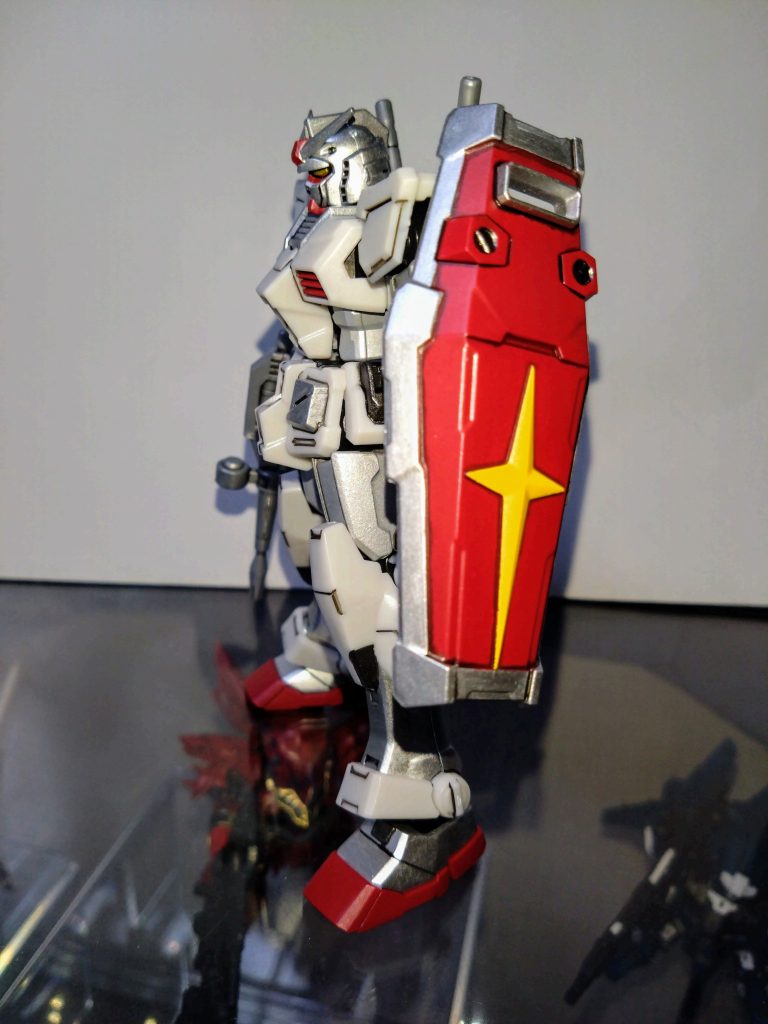 既にシルバーで塗装してある所も部分的にスーパーファインシルバーを塗りました。