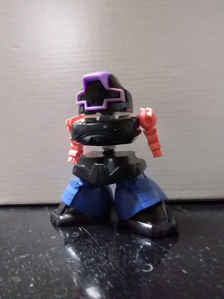 素体はSDGジェネシリーズのドムと、BB戦士No.234ジオングの脚部。それをクロスシルエットのSDフレームに組み付けていく方法でスタート。