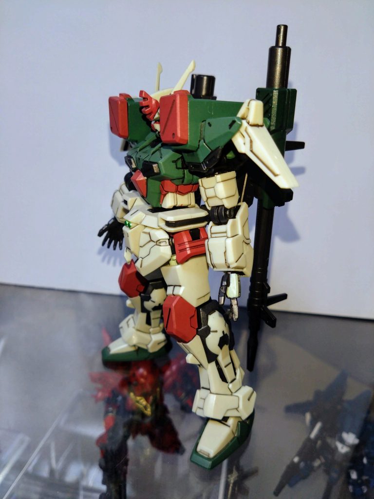 バーニアはGXメタルレッド、頭部後ろのカメラアイ等はGXメタルイエローグリーンを使用しました。