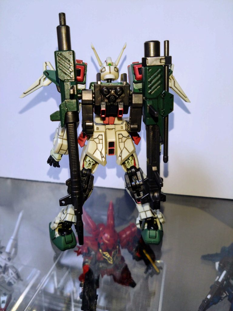 スミ入れはエナメル塗料のブラックです。古いGフレームのふくらはぎに付いているピンは切り飛ばしました。