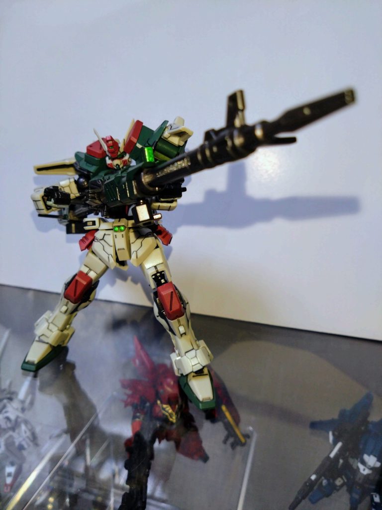 武装を合体させて、超高インパルス長射程狙撃ライフルに。