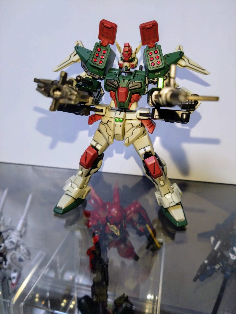 350mmガンランチャーと94mm高エネルギー収束火線ライフルを両手に装備。