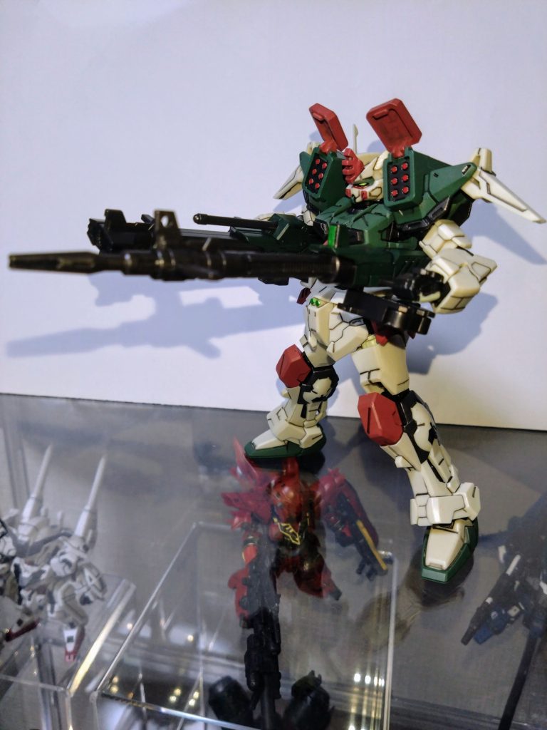 ミサイルポッド内のミサイルはシルバー→クリアーレッドで塗装しました。