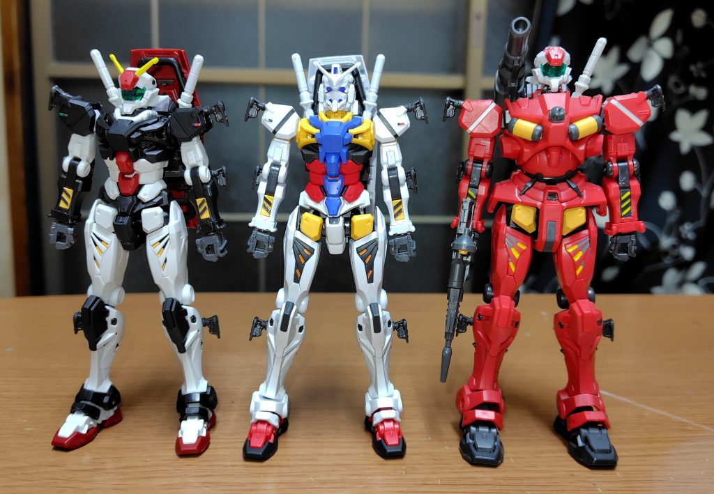 他のガンダムシリーズと並べて。白いガンダムより成形色細かいの分かります。