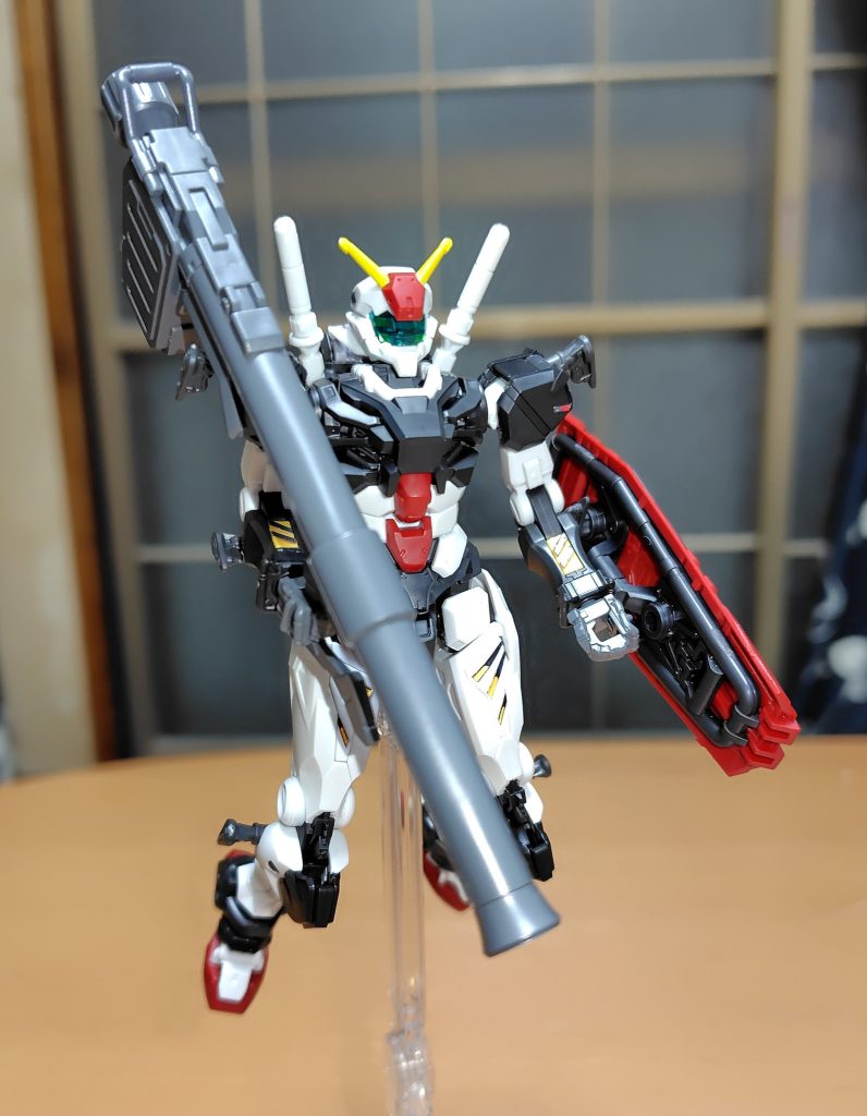 白いガンダム戦で使用したハイパーバズーカ。5発全弾撃ち尽くした後、ガンダムに向けて投擲攻撃でロスト。