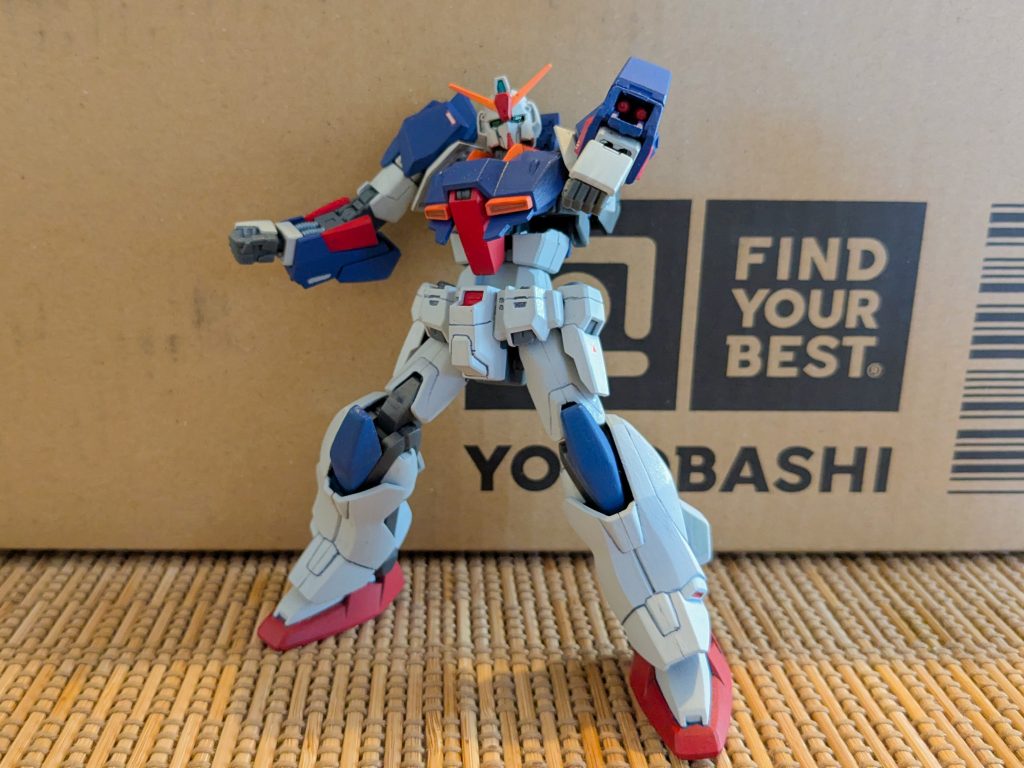 黄色をオレンジ気味に寄せてみました。塗料はシタデルカラーを使っています…高いけど使いやすくていいですね。量もあまり多くはないですが、通常のHGや部分塗りするには問題なく使えると思います。