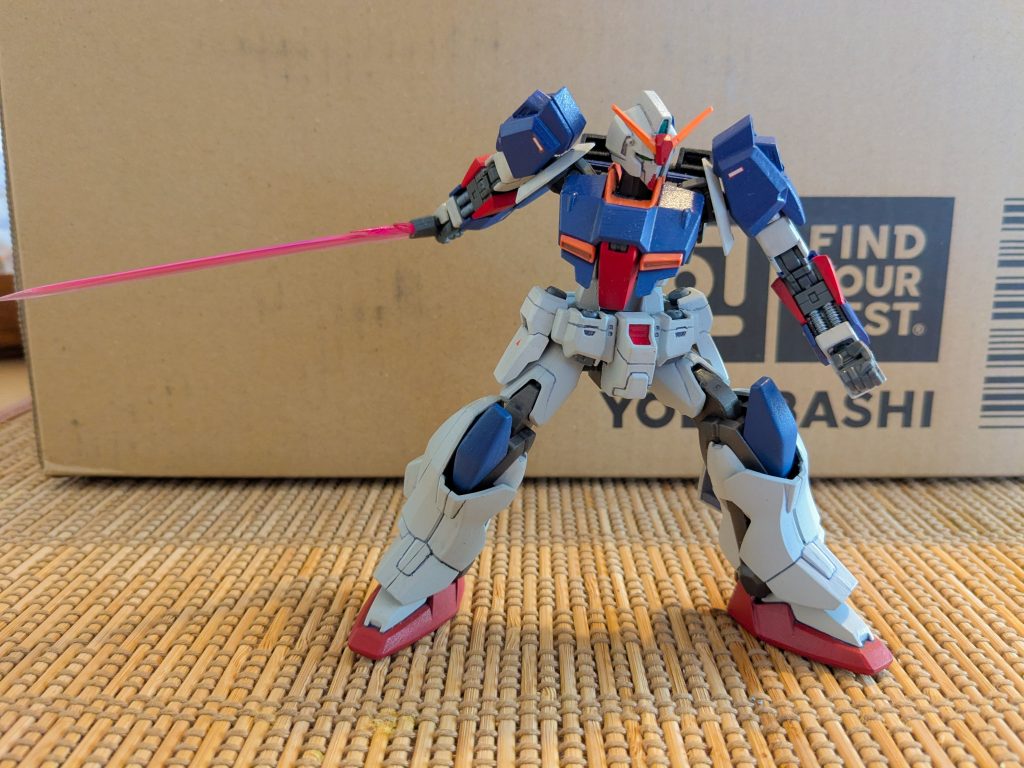 ところで毎回背景が生活感丸出しですみません。撮影ボックス欲しいですね、今度安く自作出来るか考えてみます。ミキシング作品としていますが、実態はパーツの入れ替えと軽微な工作です。やはり皆さまのように、プラ板やパテなど使って本格的にスクラッチできるようになりたいですね。3年前の作品ですが、スクラッチ全般・スジボリは今も苦手です。