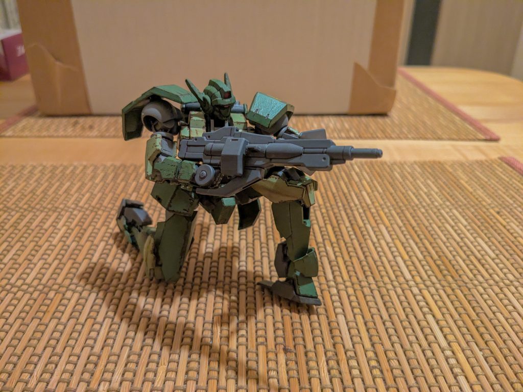 先日アップしたザクII改 ヘビーコマンドーと、後日アップする予定の他2機と共に、小隊を組んでるイメージです。中距離で支援射撃と陽動を担当している感じに見えませんか？😅