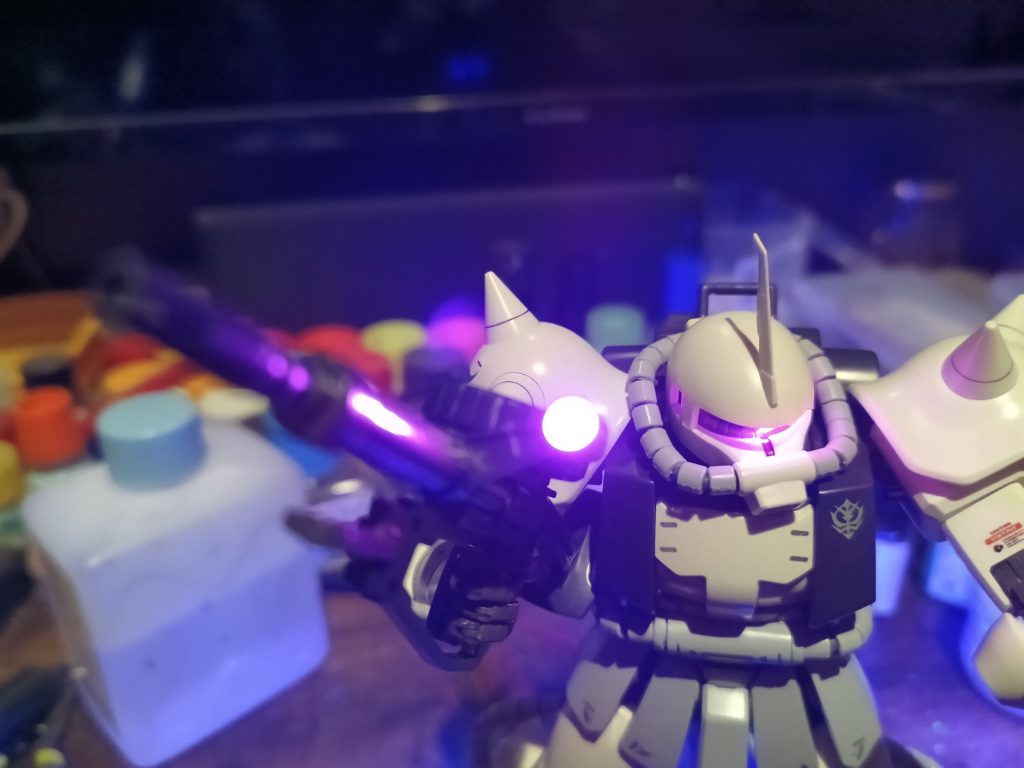 モノアイ、スコープはピンクに☝️