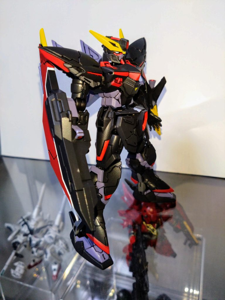 水性ホビーカラーはソードインパルスレッド、マイティーストライクフリーダムダークブルー、ガンダムエアリアルグレー、ミカエリスパープル、メタリックブラック、イエロー、赤鉄色等を使用しました。