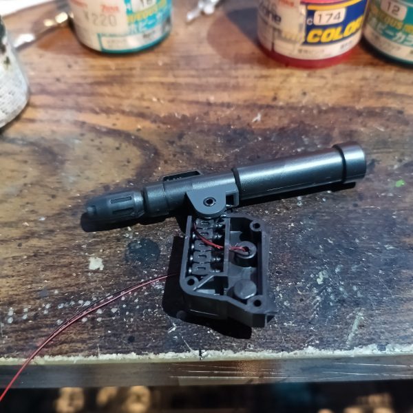 サイコザクのビニールパーツが届くまでザクキャノンを組みます😅💦実弾系機体ですがビーム兵器設定で組込みます😅💦💦額、後頭部のセンサーにはブルーを👍‼️（5枚目）