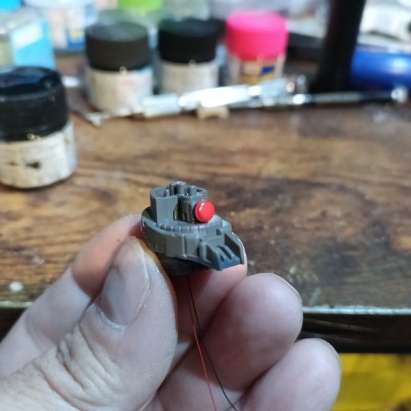 サイコザクのビニールパーツが届くまでザクキャノンを組みます😅💦実弾系機体ですがビーム兵器設定で組込みます😅💦💦額、後頭部のセンサーにはブルーを👍‼️（6枚目）