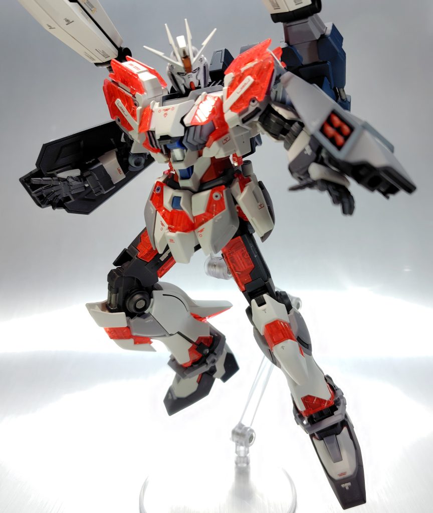 シールド先端武装は取り外せるのでB装備っぽさが濃い状態にもなります。