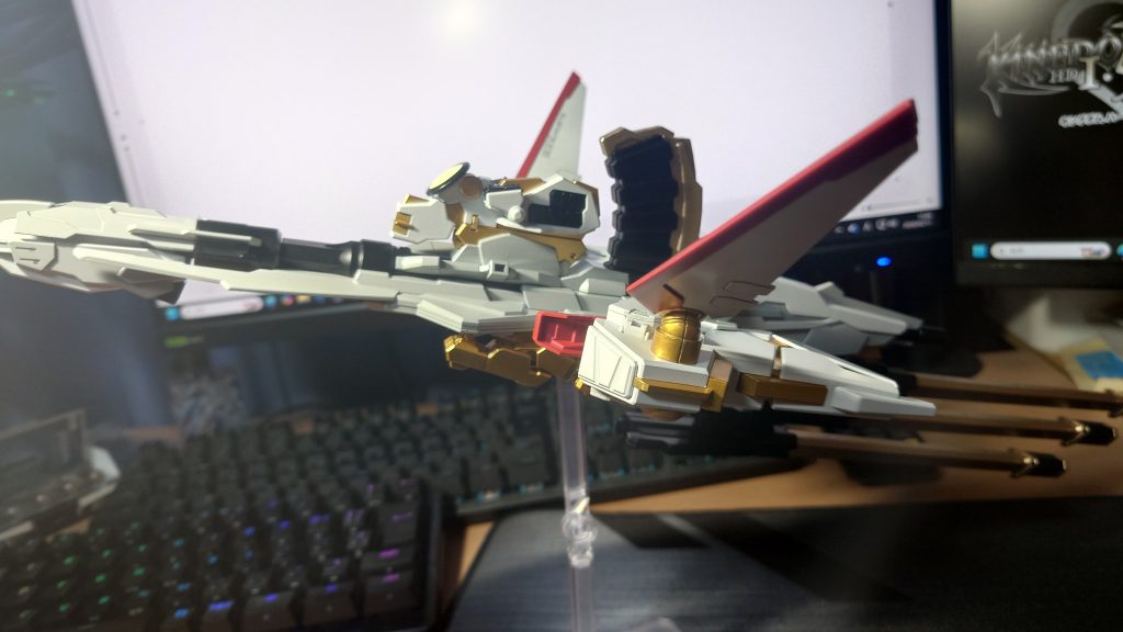 ゼウスシルエットは相変わらずでかいです