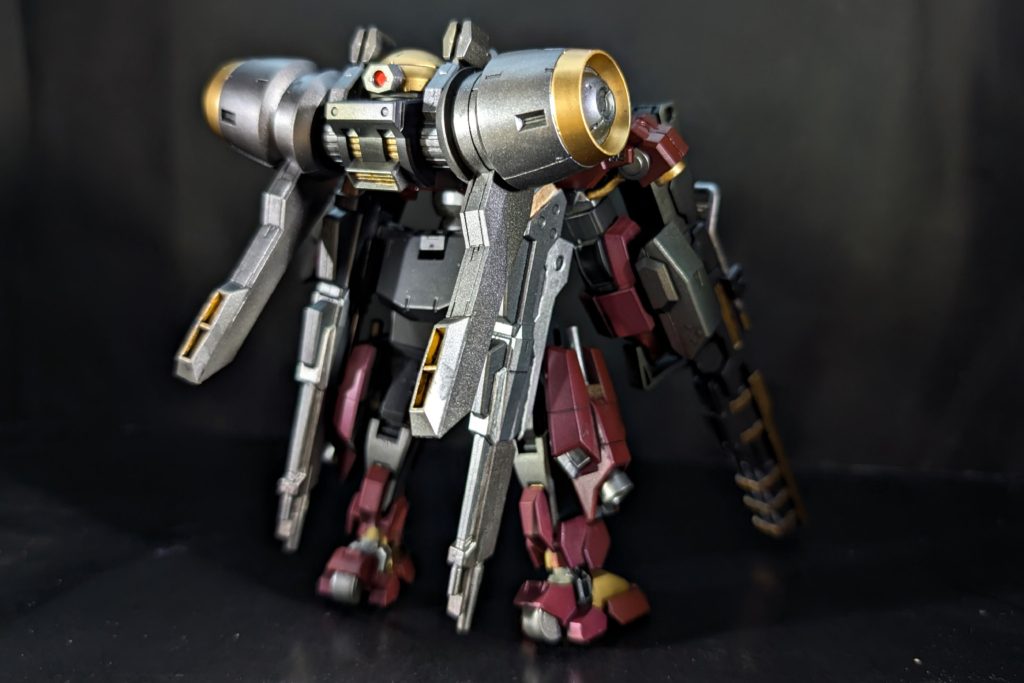 &nbsp;撃ち落とすのが困難な軌道で迫り来るドローンは弾幕で落とせばええやん、という頭の悪……効率を重視した戦闘スタイルを体現化している。&nbsp;