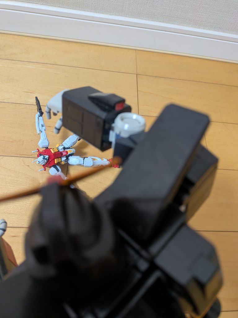 叩きつけられ、