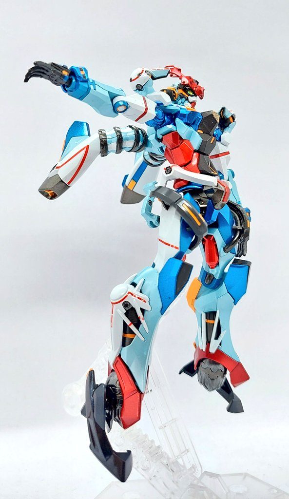 1月つまづいていたコアファイター内側のラインに一定の区切りをつけるいじっているうちにデカール剥がれなど出てくるコアファイターの水色の部分の三角モールド塗り分けどーすっかなーと考えた末、赤のフィニッシュシートでラインを引き、艶消し黒のシートで排気口と思われる部分を覆うそのあとエンディミオンユニットの追加パーツをぱぱっと組み上げ完成と相成りました