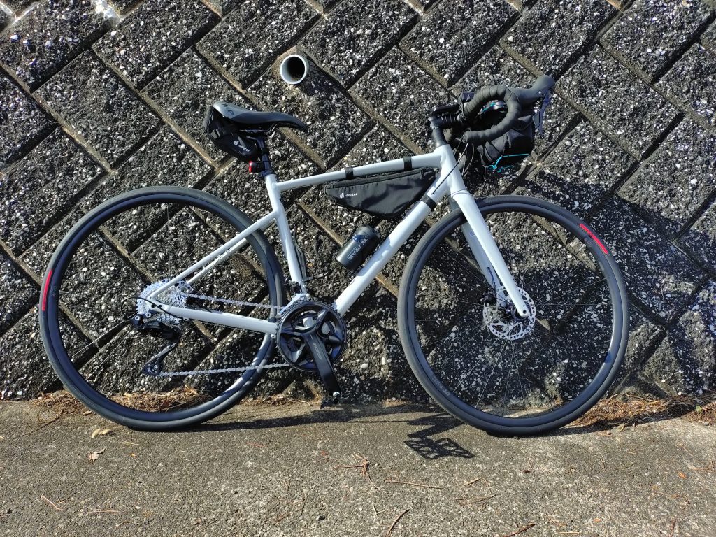 作品名：スペシャライズド　アレーコンプ<p>スペシャライズド　アレーコンプ納車‼️ 装備品取り付け完了。 これでいつでもロングライド出来る😍 しかし、今年は雪積もらない……… 仙台市はやっぱり東北じゃないな？（笑） 冬にチャリンコ乗れるから良いけど</p>
