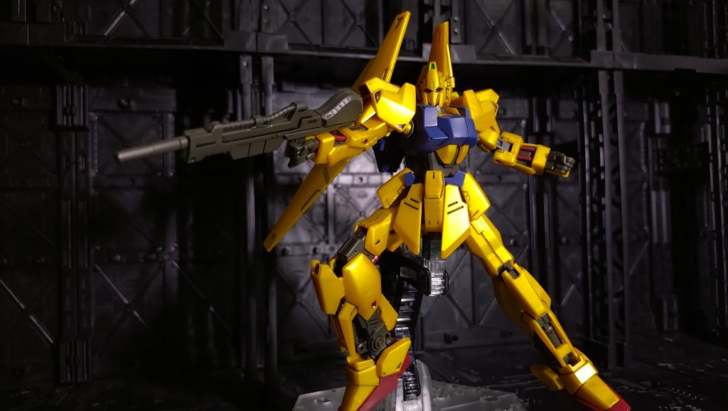 ライト当てるとけっこう輝きます