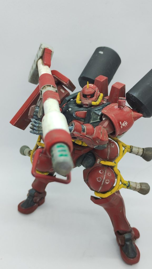 バズーカからシュツルムファウスト弾頭を発射!ファースト版HGUCドムのバズーカをツルーンとさせた以外は、特に加工なし。