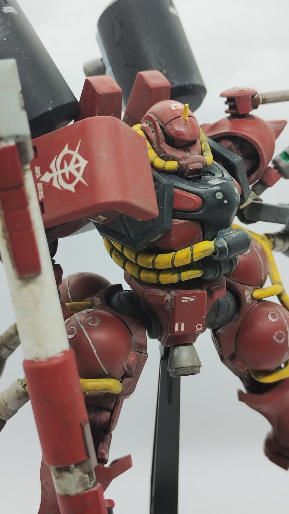 完成間近にアンテナを折ってしまい、あれこれ試したものの結局短縮アンテナに! ちなみに、プロペラントタンクには独立バーニアが付いているので、分離して相手にぶつける戦法&軽量化できるようにしてます。なのでプロペラントタンクは殆ど退色処理していません。ほぼ新品を使ってる設定です。