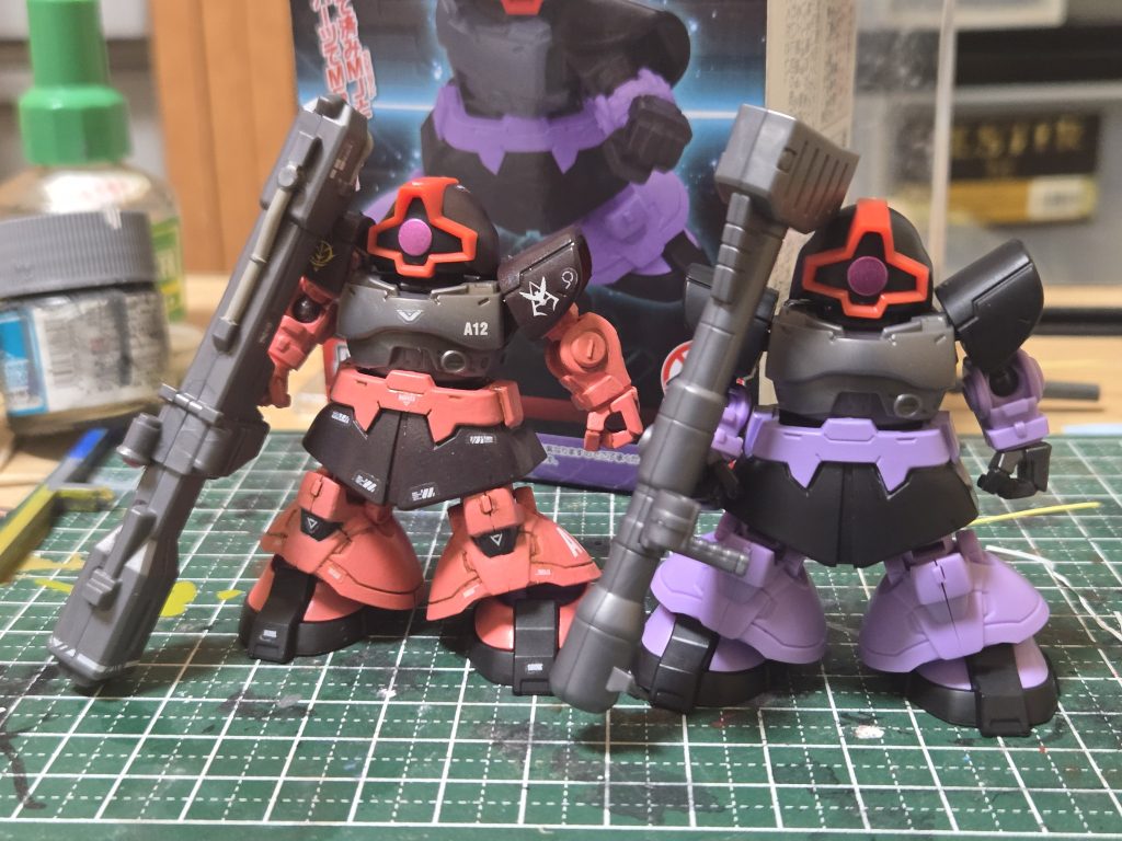 通常ドムと並べて～ビームバズだけでなくジャイアントバズもEXパーツ入りという○仕様( ノД`)…手首、膝の黒が未塗装です&nbsp;