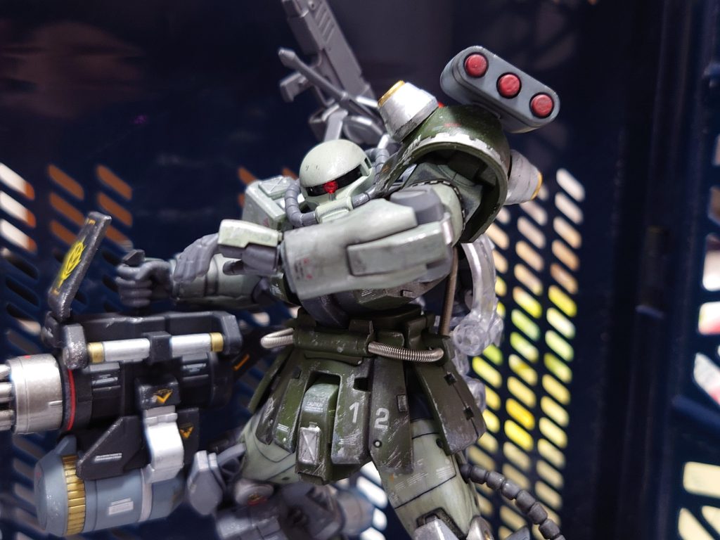 肩部小型ミサイルポッド